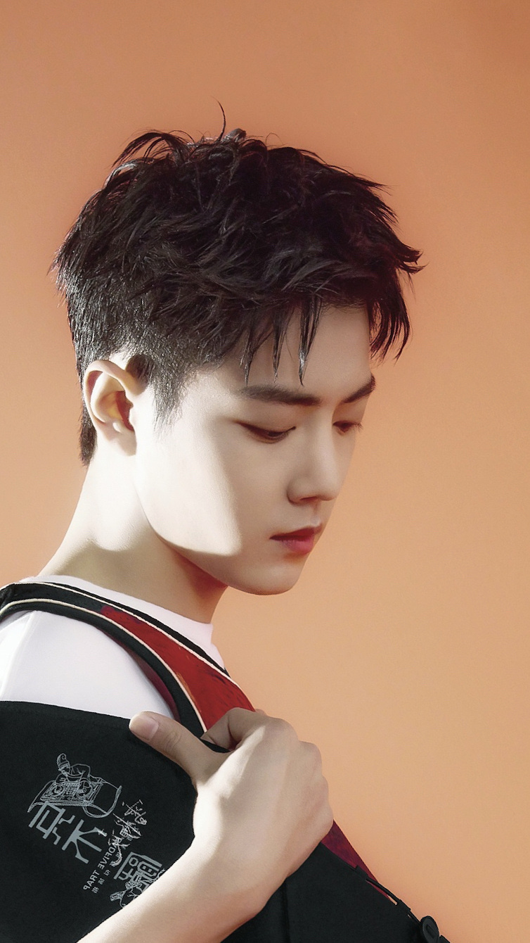 肖战最敬业失踪人口奖一身休闲运动装，干净又明朗。站姐发的早期肖战📮业内人士对肖