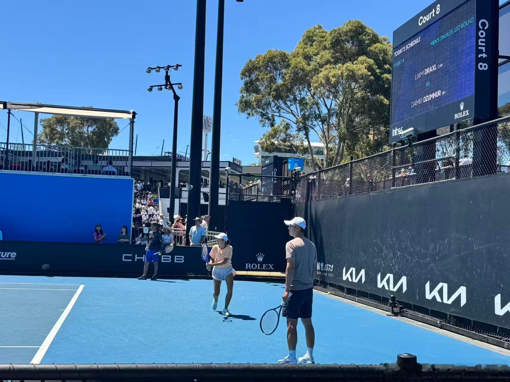 张帅在8号练习场备战老大姐加油，中国球员的楷模了这很澳网澳网2026wta