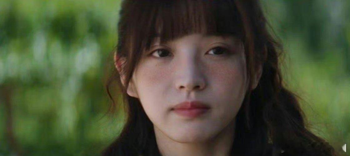 田曦薇不是这部剧的女主嘛？！为啥要雀斑妆啊。。。感觉很压颜值诶。。。 ​​​