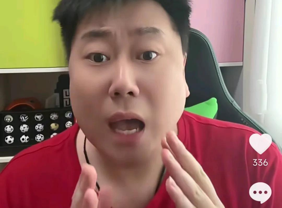媒体人李宝库痛批了前国脚王晓龙的青训不追求成绩理论。
李宝库在直播时表示，王晓龙