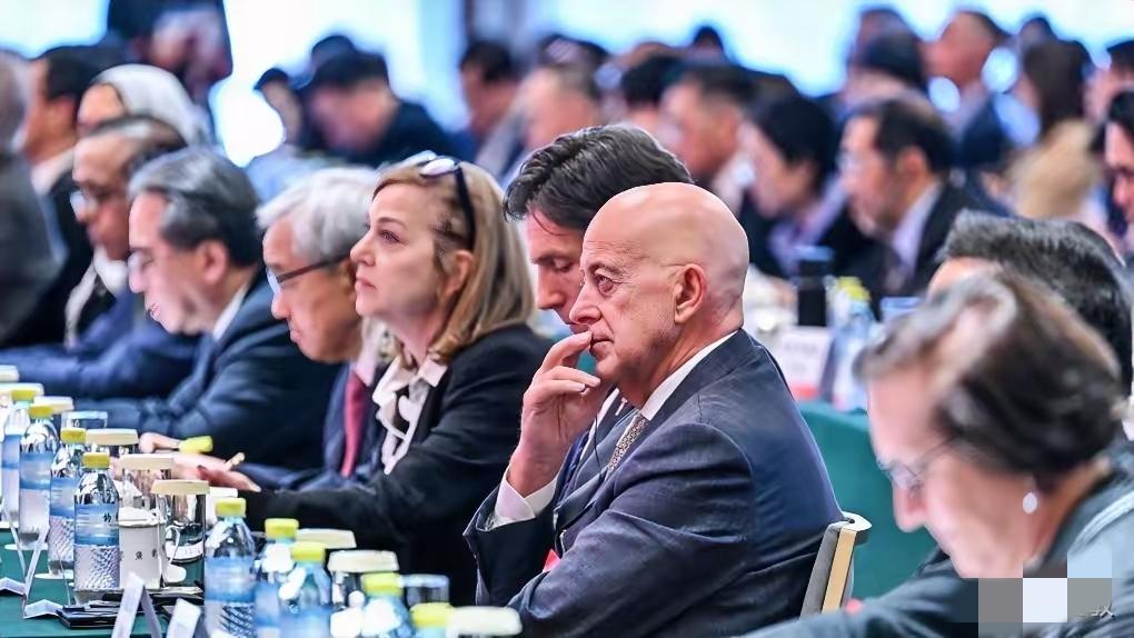 不搭理，日本想来中国
3月22日，中国发展高层论坛2026年年会如期举行，但无论