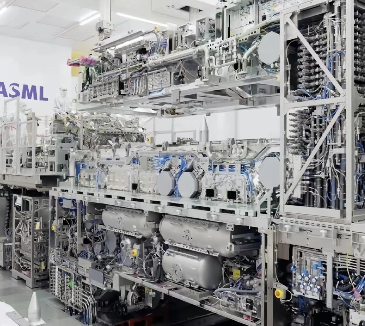 “中国稀土卡不住阿斯麦，如果中国不同意用稀土，就无法卖到美国，那么光刻机公司一定