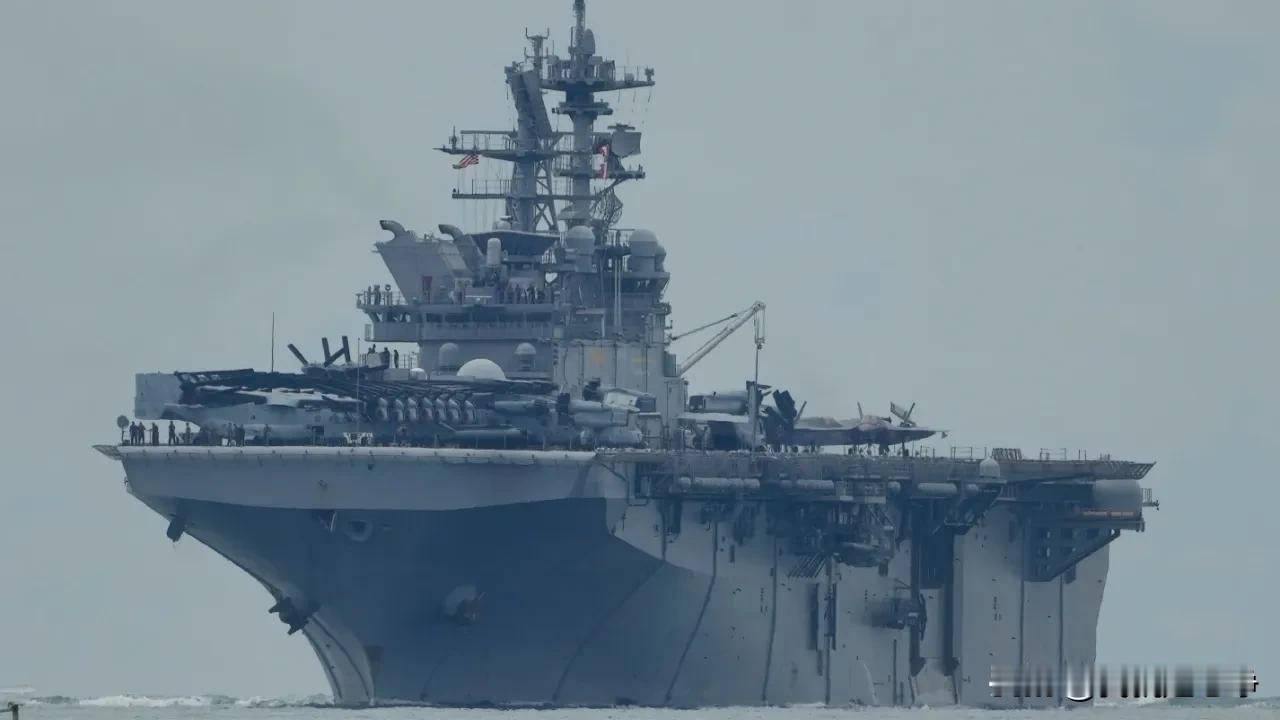 3月16号，美国媒体根据航行数据跟踪监测，还有卫星图片拍摄到的情况报道称
美军的