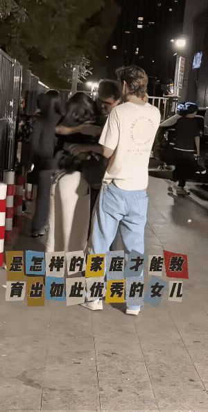 这个女子大概是喝酒喝多了，不然的话，不能做出这样的行为，也不知道他和这两个老外是