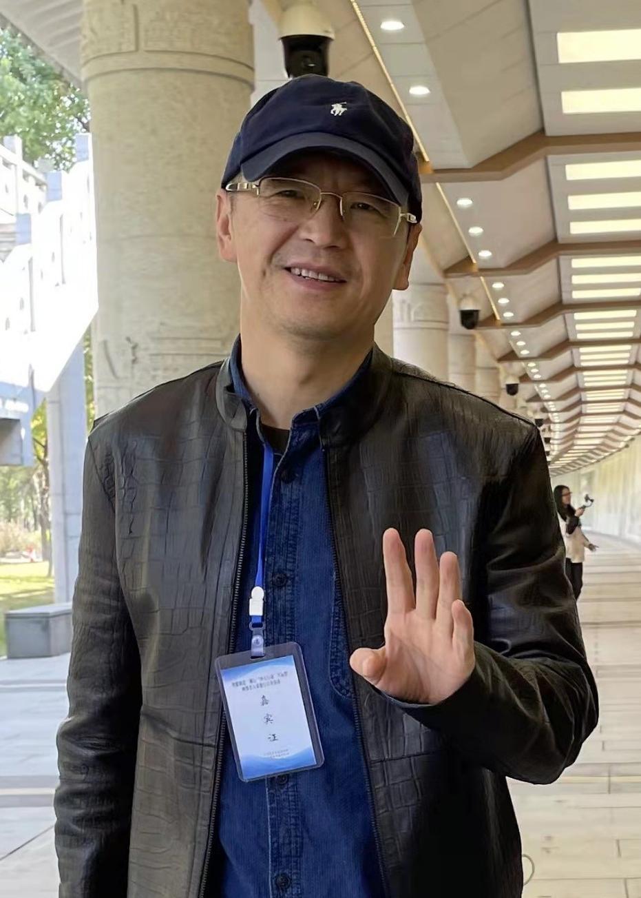 司马平邦老师灵魂发问：
“我们中国向美国派出了那么多的媒体，派出那么多的记者，几