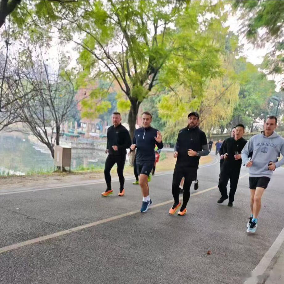 成都真是个养人的地方，我愿称之为“中国小巴黎”。不知道这波马克龙访华，给安排了哪