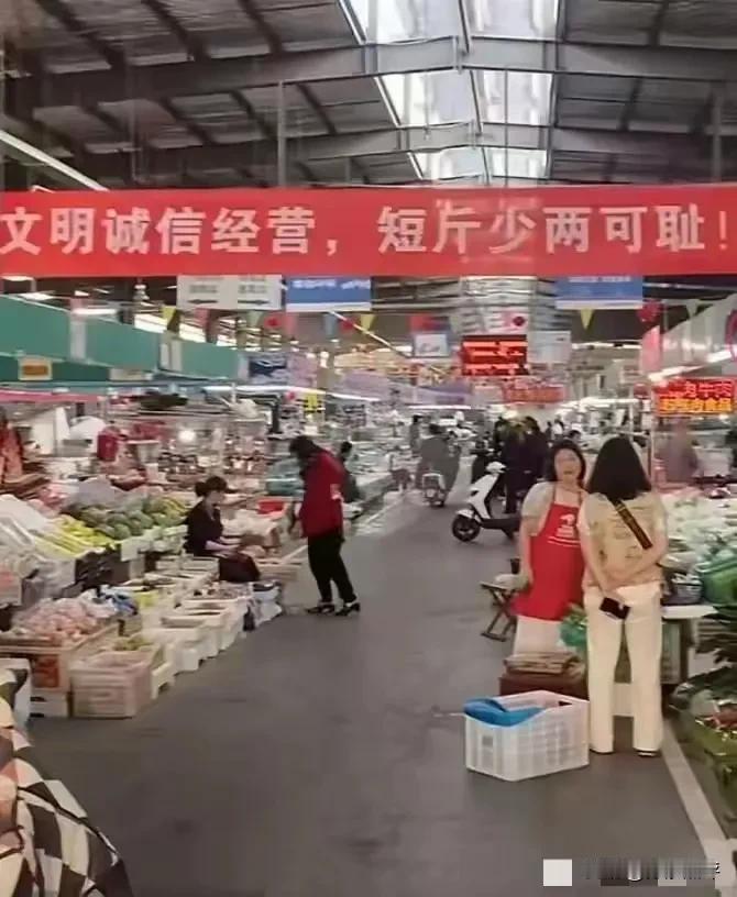 估计整个连云港海鲜市场的商贩现在肠子都悔青了！当时同流合污的负面影响持续发酵，当