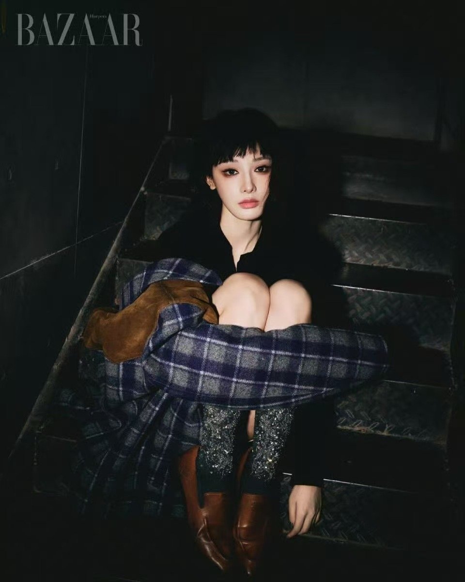 彭小苒越南芭莎新年封 彭小苒这组越南芭莎封面真的美到我的心巴上！既有黄金时代的优