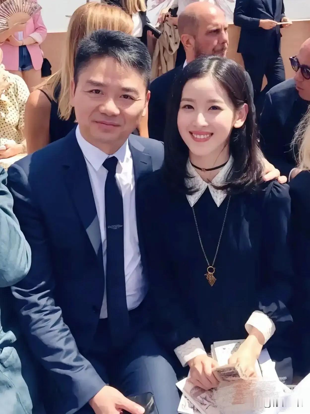 大家发现了没，这次香港火灾
​刘强东既没有李嘉诚的8000万，也没有马云的300