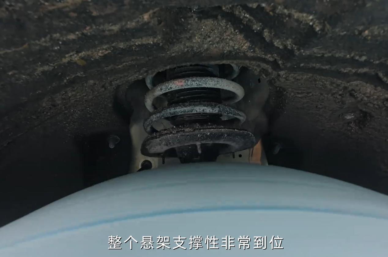 说lafa5悬架烂的都是水军吧
终于有博主出来实测这台车了，还是跑到4000多米