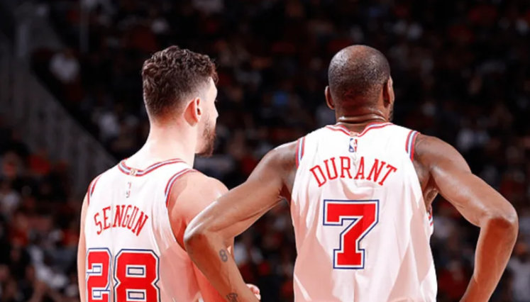 马克斯韦尔：为什么火箭交易截止日没签控卫，有很多控卫啊！近日，前NBA球员马特-