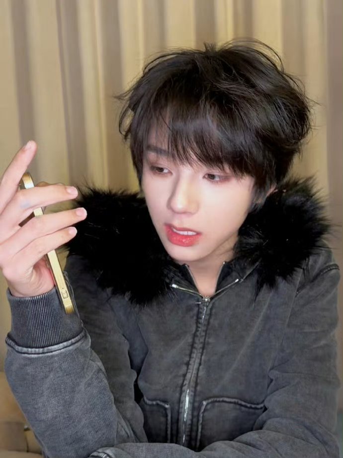 王橹杰看早期相册这个妹妹头王橹杰真的好漂亮好可爱