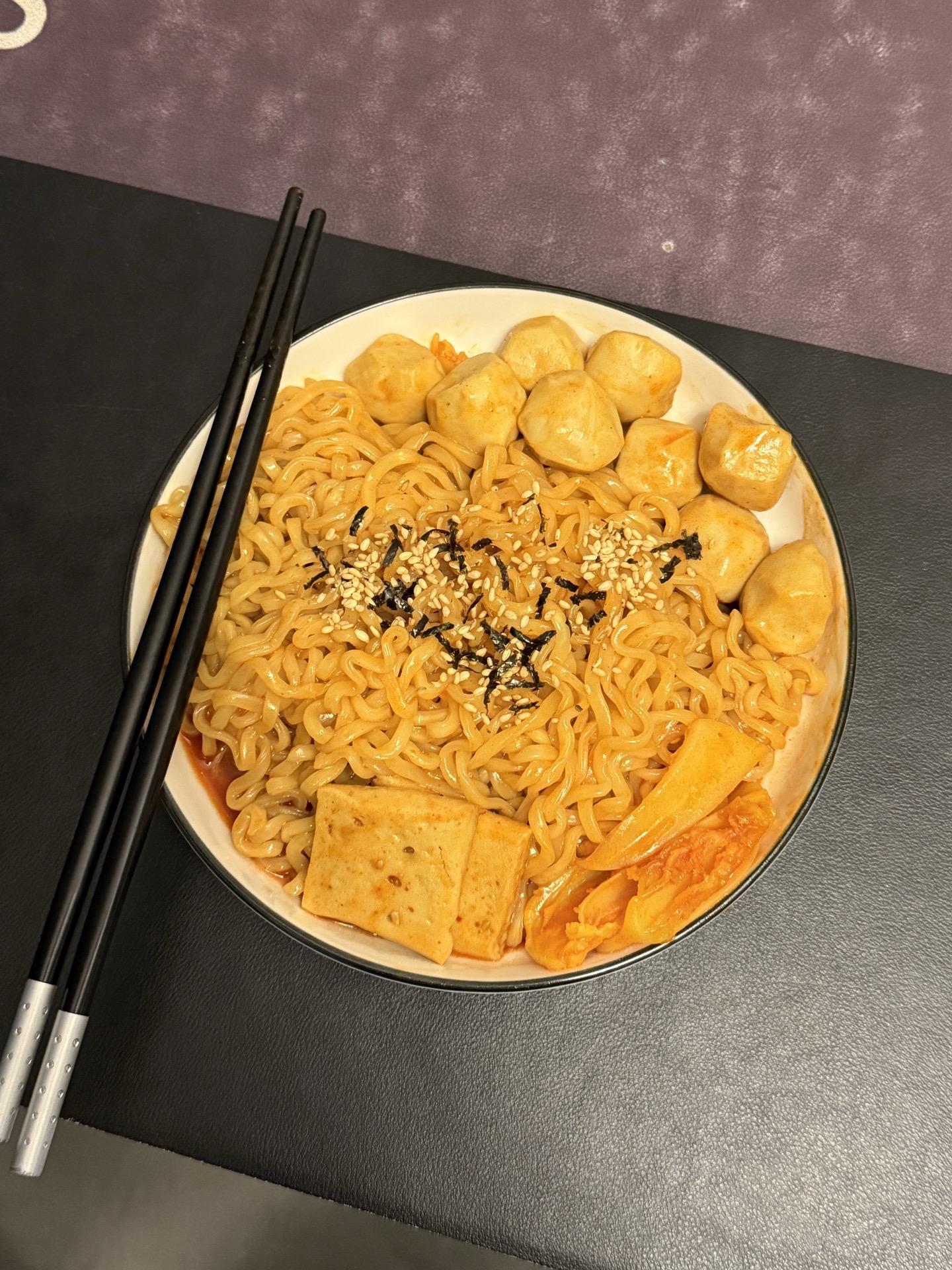 幸福可能就是凌晨有人给煮豪华版火鸡面