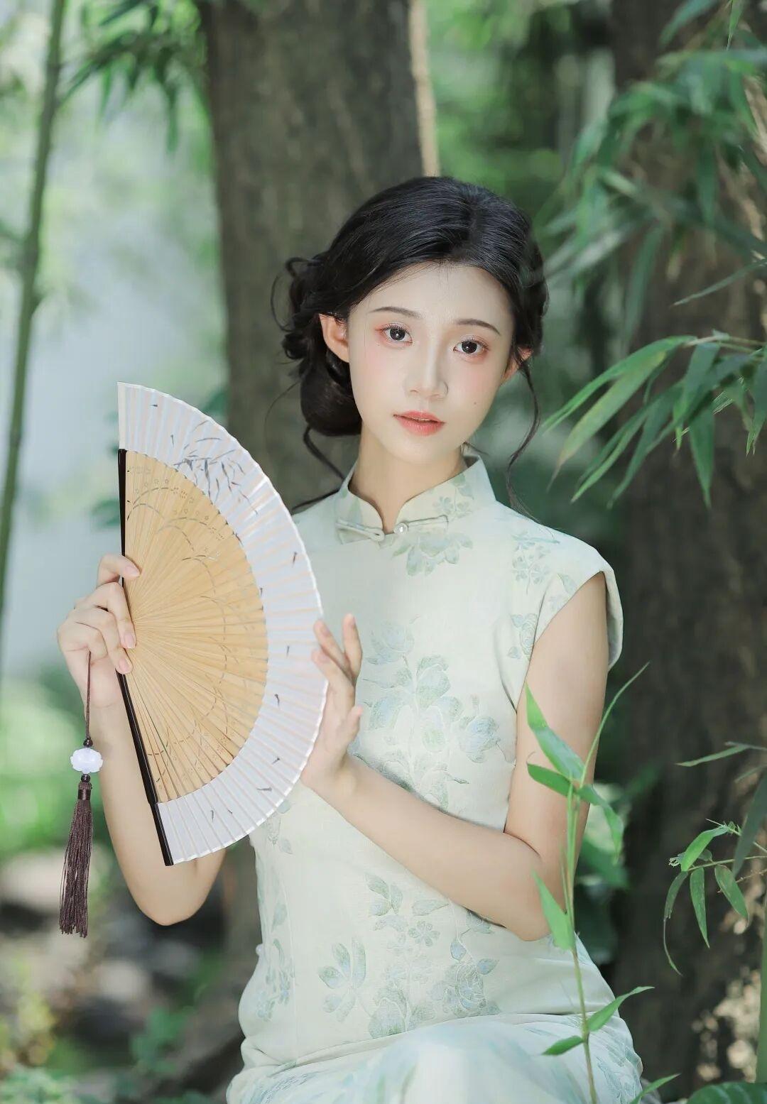 世界那么大，我真正想落脚的地方，是你的身边  清纯甜美的样子漂亮吗温柔治愈款美女