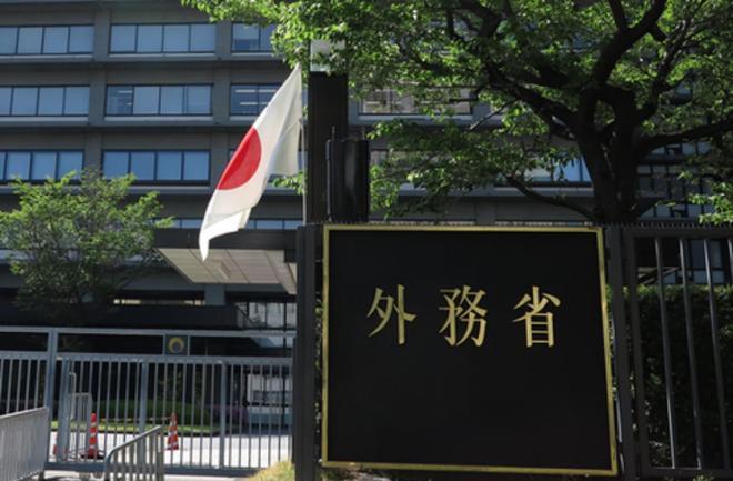 日本央行这回是真急眼了，6月16号，直接宣布加息25个基点，把政策利率干到了1%