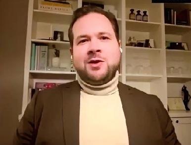 安德斯·维斯蒂森，丹麦籍欧洲议会议员：
嘲讽那些每天在格陵兰岛执行保卫任务的特种