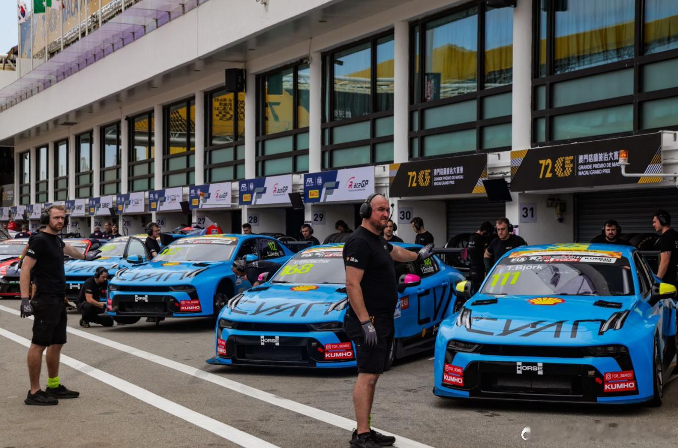 澳门东望洋赛道的红灯熄灭又亮起，领克Cyan Racing车队用1052分的总成