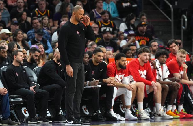如果下赛季火箭队想要竞争总冠军，他们该怎么做呢？NBA专家斯波拉尼发文指出，火箭