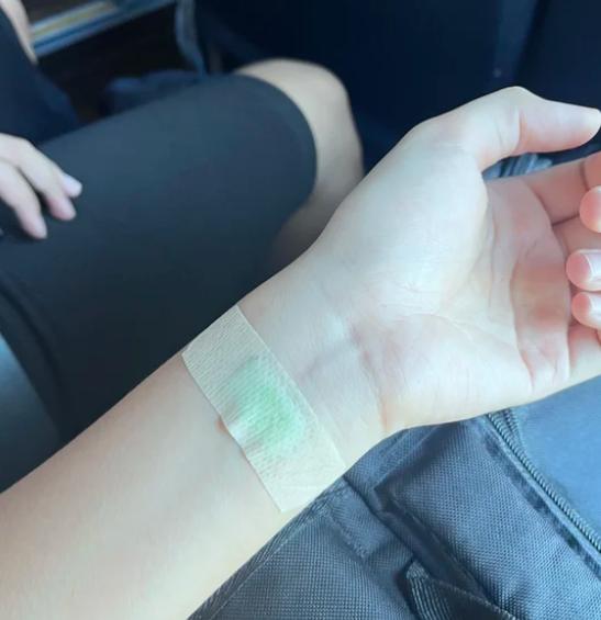 每次坐车，你是不是一闻到车厢味就胃里翻江倒海、头晕想吐？吃晕车药吧，又怕犯困没法