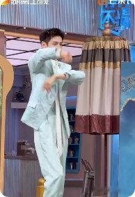 罗云熙版技能五子棋 你好星期六罗云熙的节奏感也太神了！五子棋落子动作精准卡上洗脑