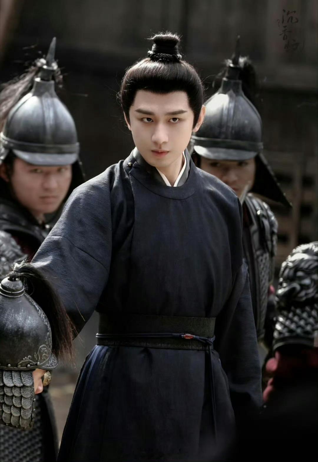 成毅《两京十五日》新造型路透，很有感觉 