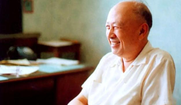 2003年，钱学森得知“神舟五号”发射成功后，第一时间想到的不是杨利伟，而是问了