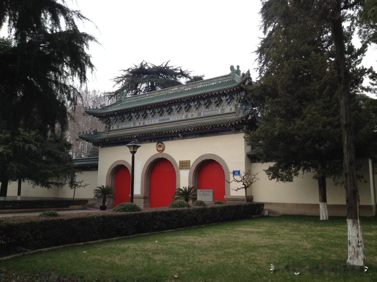 南京武庙，最初还是明朝十大建筑之一。
明粉都不学历史的吗 南京