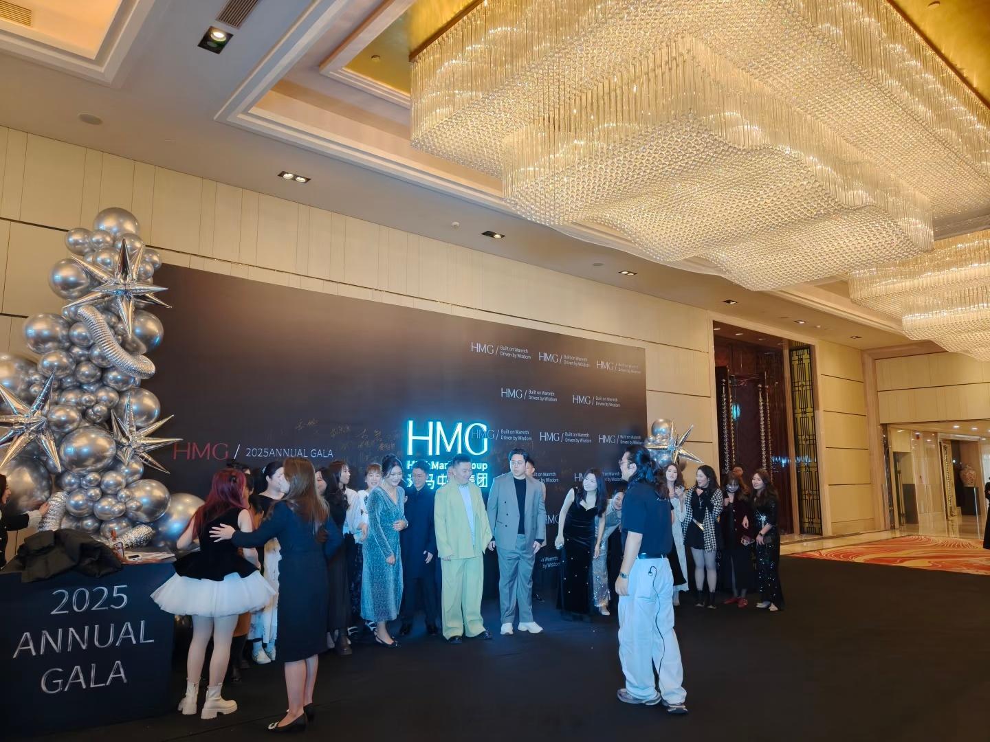 公司利润2.7亿拿1.8亿发年终奖大部分年会都是老板一个人的秀场，会上吹几句牛，