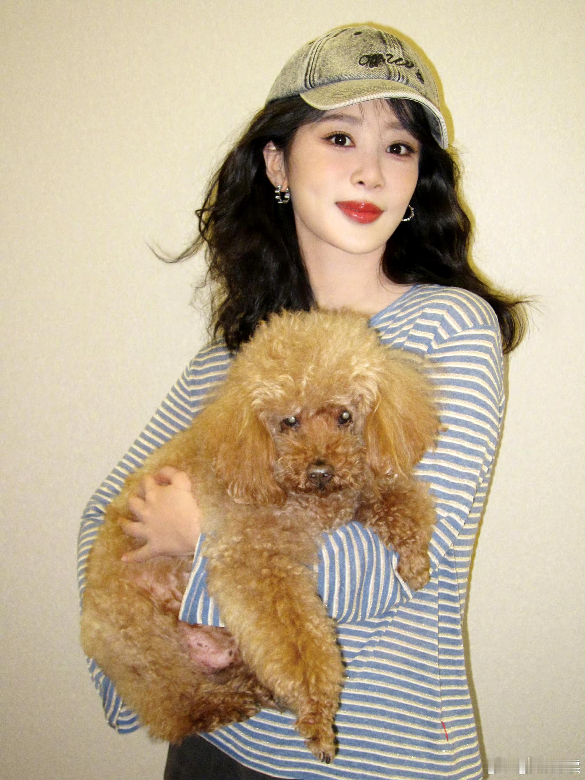 杨紫新晋vlog博主vlog赛道新人杨紫前来报道 欢迎杨紫正式入驻vlog赛道！
