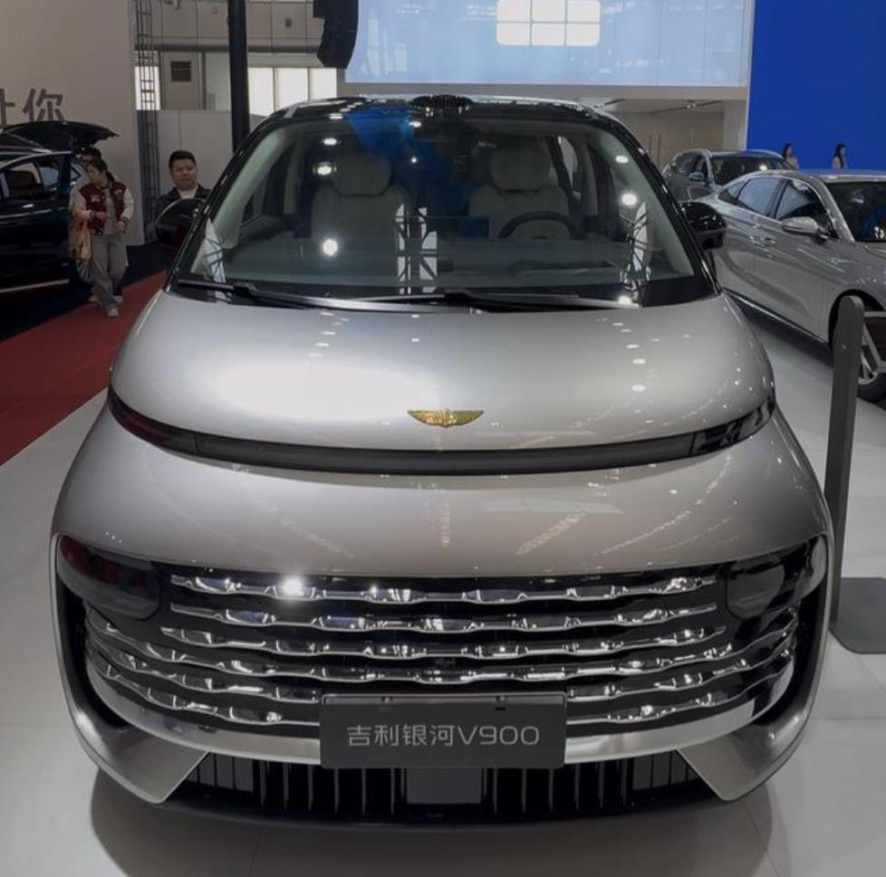 吉利银河V900哈尔滨首秀
近日，第19届哈尔滨春季车展在哈尔滨国际会展中心盛大