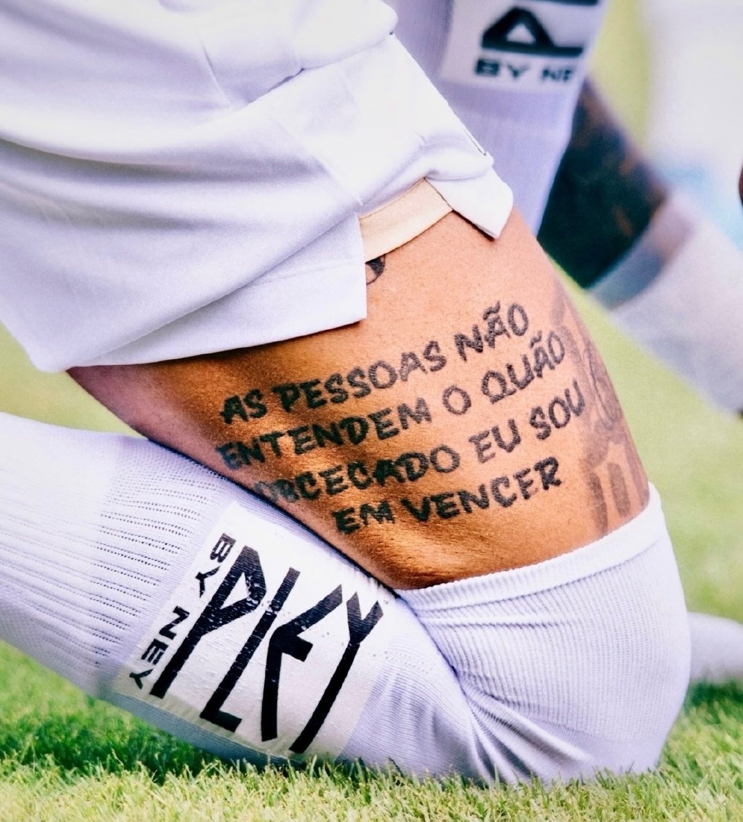 内马尔 : “听云与明月窃语，看满天星辰熠熠，风里有你，云里有你，眼前皆是你”