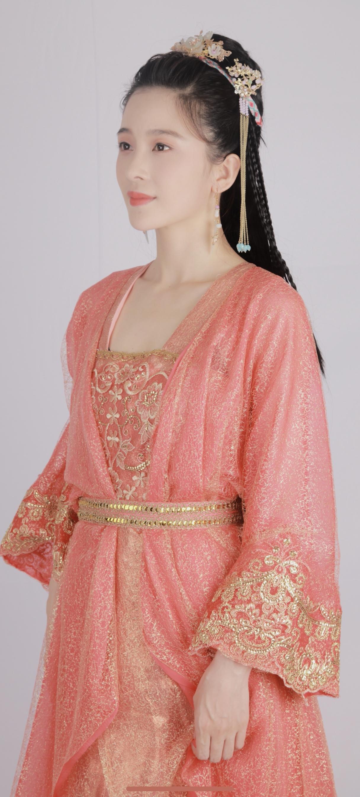 【赵樱子·行走的东方美学教科书】长着一张“妈生好皮”，皮肤白得能反光，30+岁素