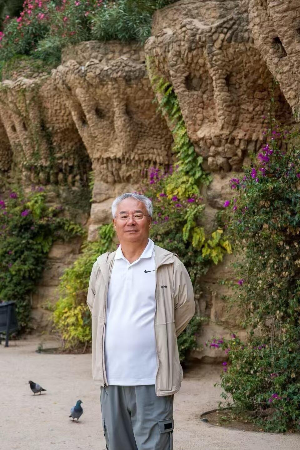 妈妈。
我虽然也是老年人了，经常思念我的妈妈。
我的妈妈出生于大户人家，解放了，