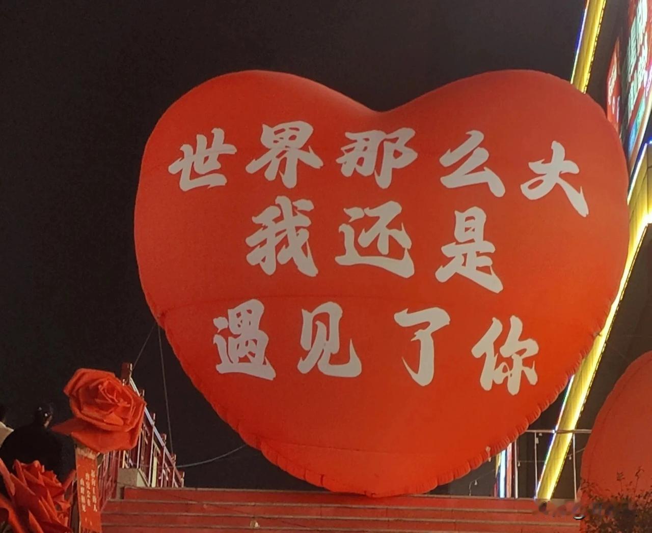 一轮明月，遥寄相思

距离常常让人心生落寞，思念涌上心头时，总觉得孤身一人。很多