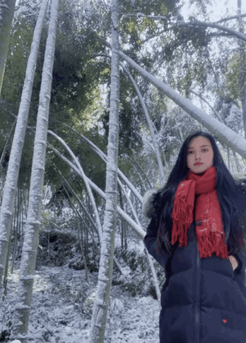 美女，以为你要踹树#瞧这美女的枝术#