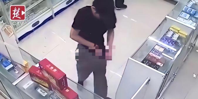 湖北一男子从药店买了一盒“伟哥”，吃完却发现没有任何反应，他觉得药是假的，为了报