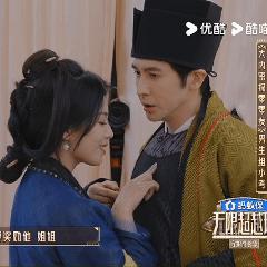 张伦硕对刘涛何赛飞左拥右抱无限超越班 铃响一声换一个拥抱对象！张伦硕往返走位配合