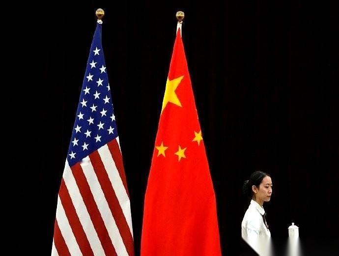 折腾了一大圈，最后还不是得乖乖把门又开了一道缝儿。
嘴上喊着要脱钩，要筑墙，结果