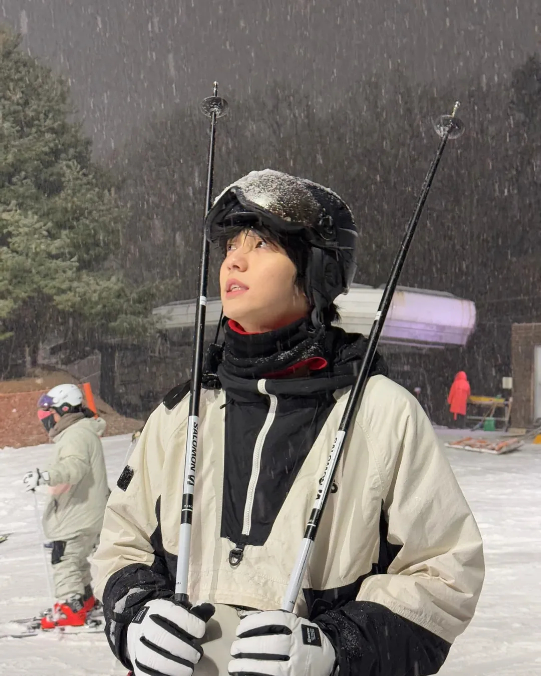 崔秀彬ins更新생애 첫 스키 날 ⛷️ 