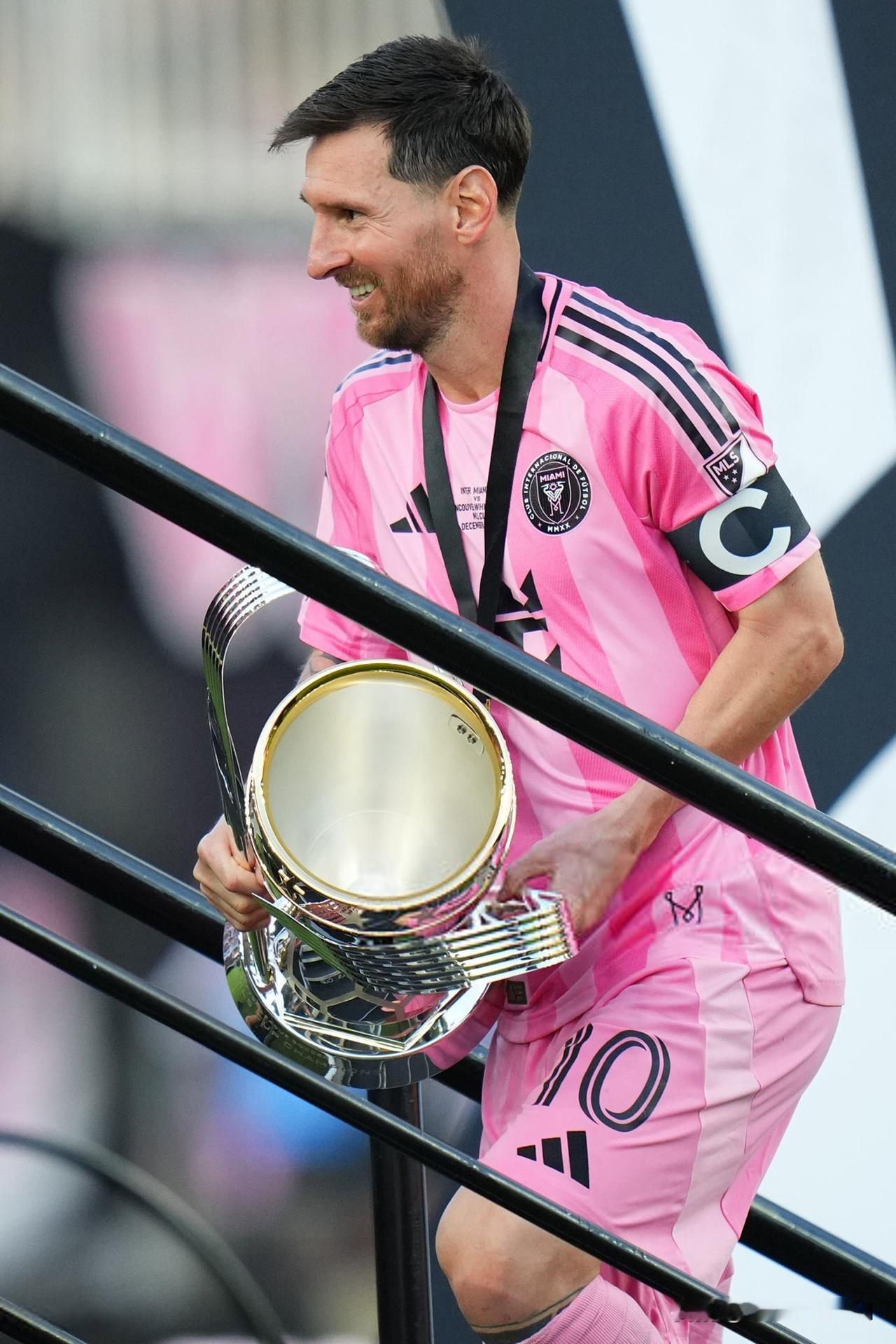 夺得美职联总冠军的传奇球星梅西：

“我非常高兴。这是我们刚来这里时就定下的目标