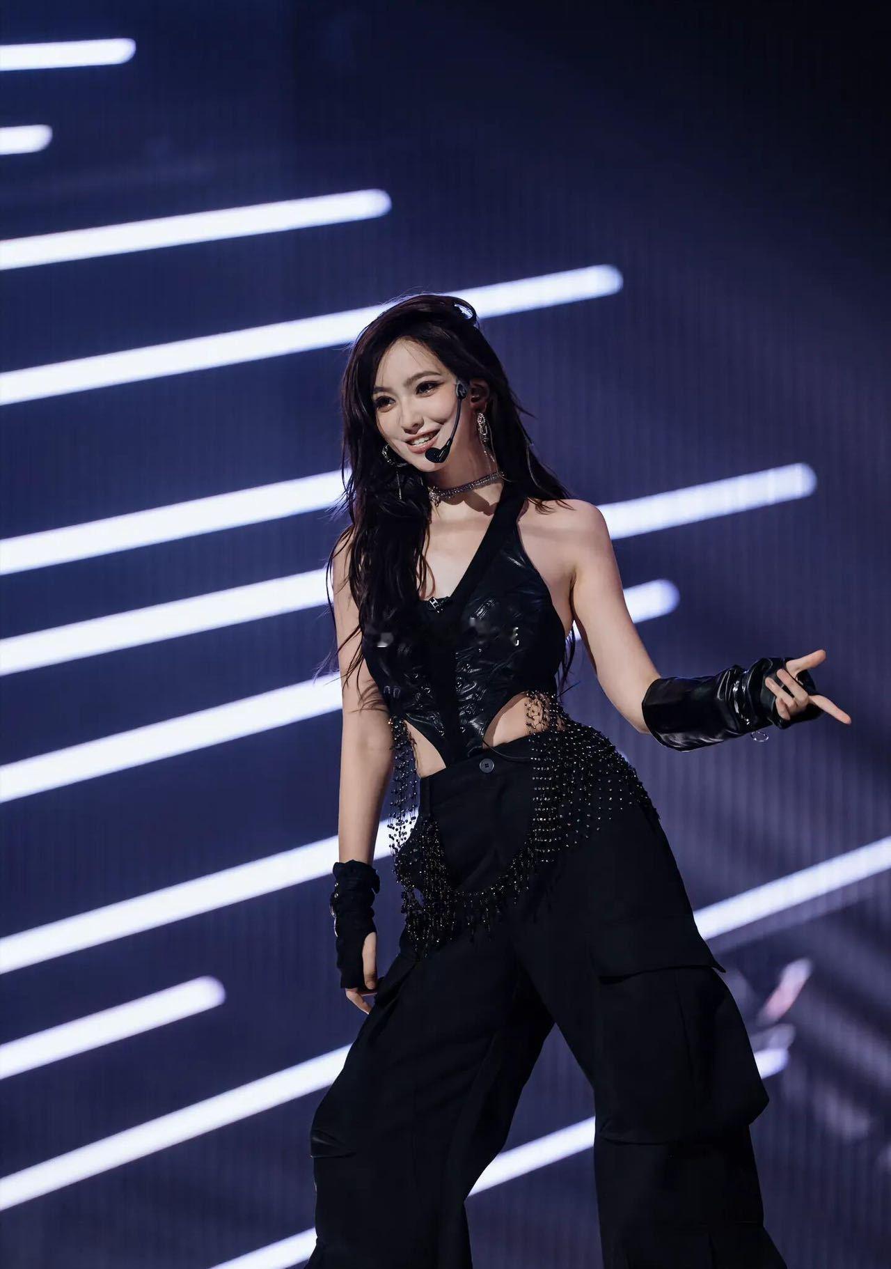 香奈儿完全新人美时期 被香奈儿的新人状态狠狠治愈！名字耳熟能详，作为歌手却像一张