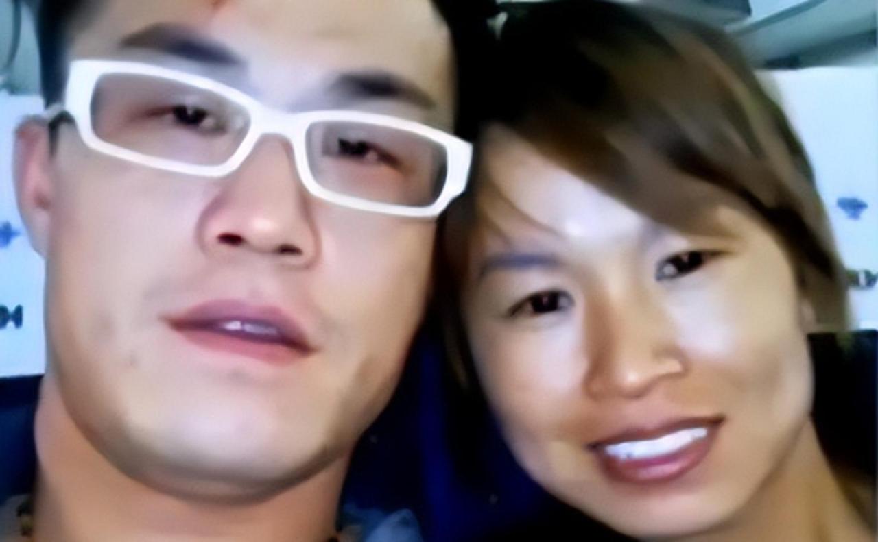 2000年，一位20岁的犯人在狱中爱上了女教官，向她大胆表白后，女教官塞给他一张