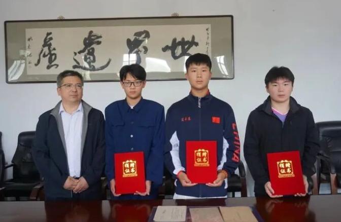 大快人心！捐日军罪证少年遭网暴，连云港警方立案传唤嫌疑人。

必须给连云港警方点