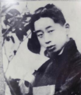 中国人民解放军将领名录之第589位，彭龙伯（1904一1935）原名彭桂佳，曾用