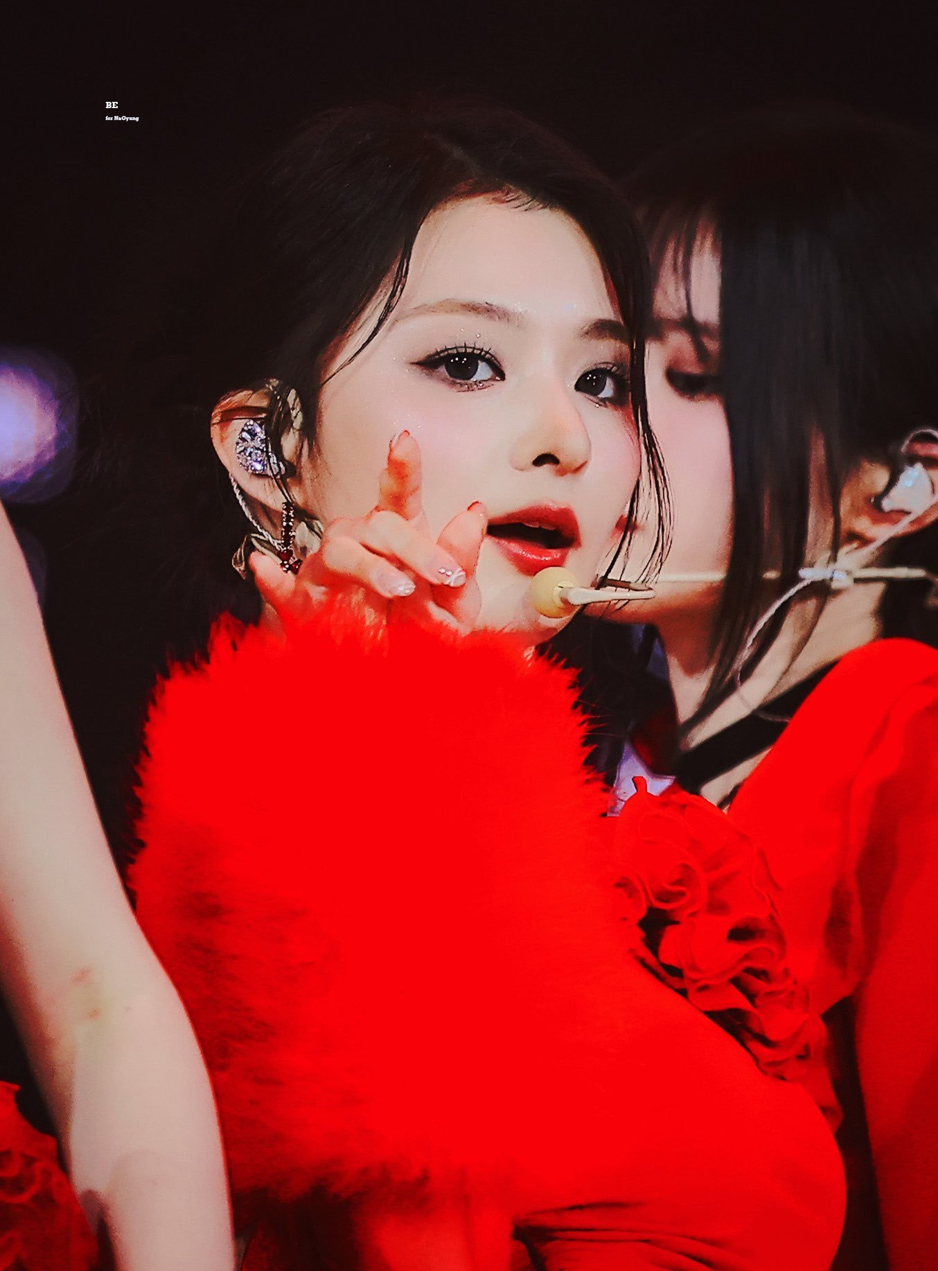 #李娜炅[超话]#🐣#蜜桃笑颜李娜炅# [图片]231225 SBS歌谣大战 