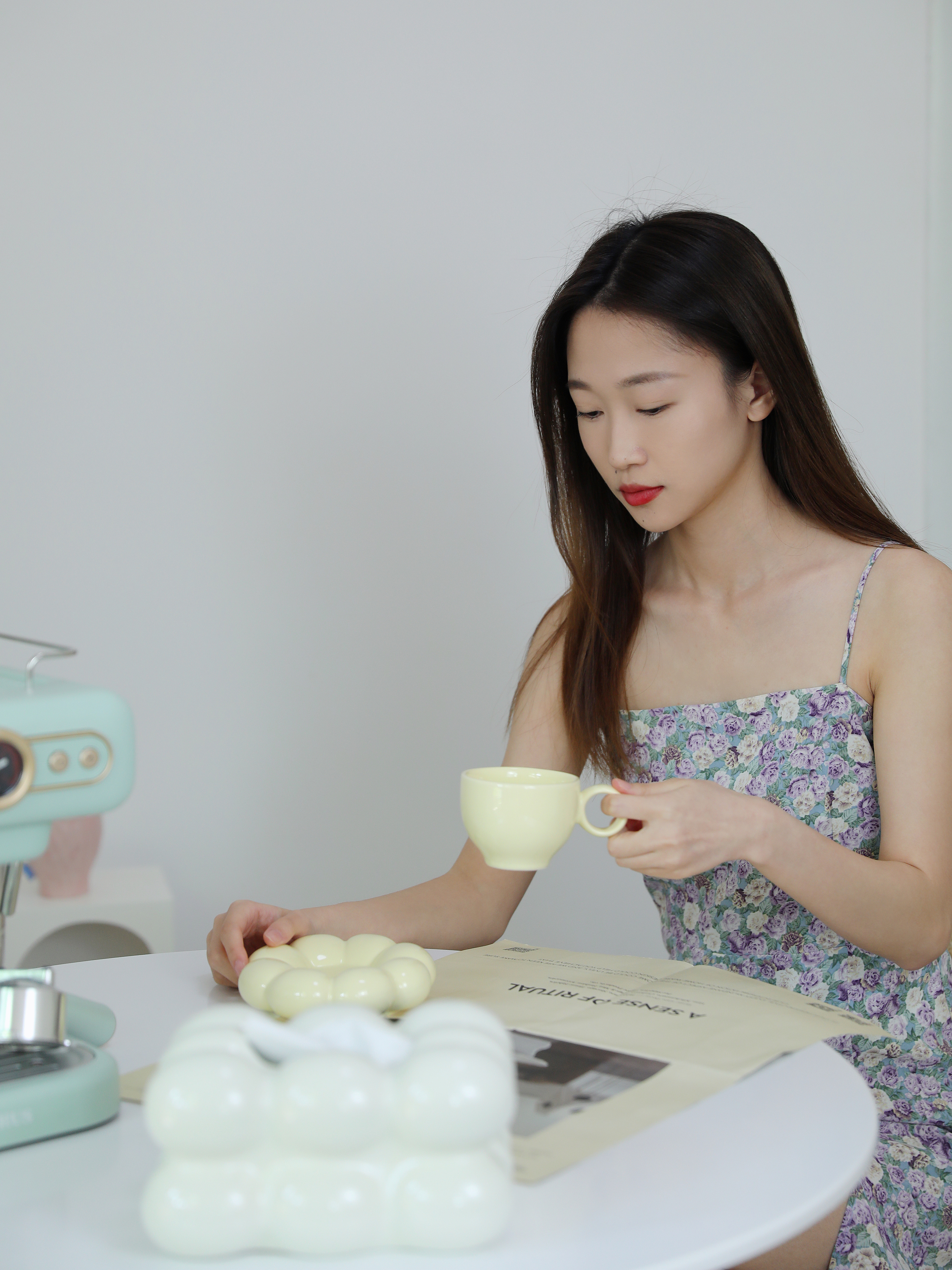 居家咖啡馆营业中☕️ 把生活调成「慵懒模式」  清晨的阳光+现磨咖啡香=100%