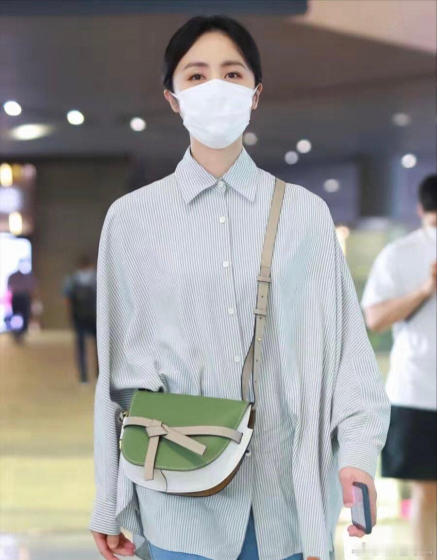 朱珠家餐厅桌面摆放杂乱，反精致才是最高级的烟火气？ 