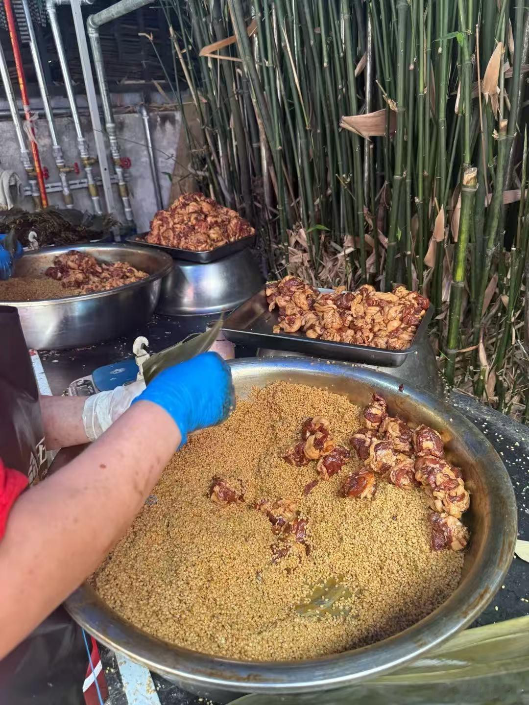 五嫂香粽到底咋样？我给一个字：夯朋友住附近，上个月就让她帮我带了几个经典口味，不