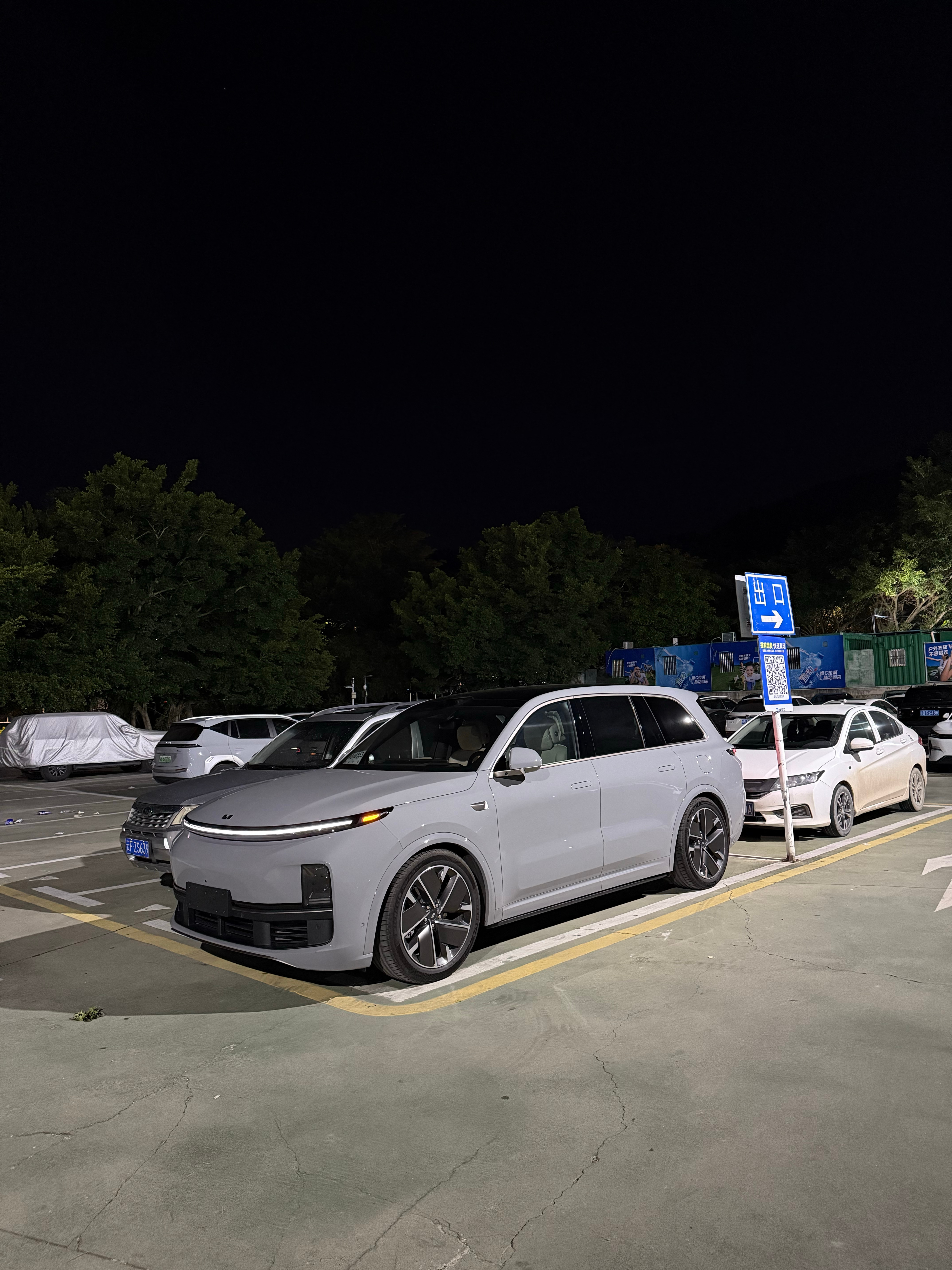 早上8点出门，这个点到家，没日没夜的那种，羡慕朝九晚五的朋友们，我们几乎没啥休息
