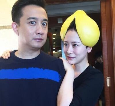 1997年，海清上大学的时候一次抽3根烟，被老师黄磊抓个正着住，黄磊怒道：“女学